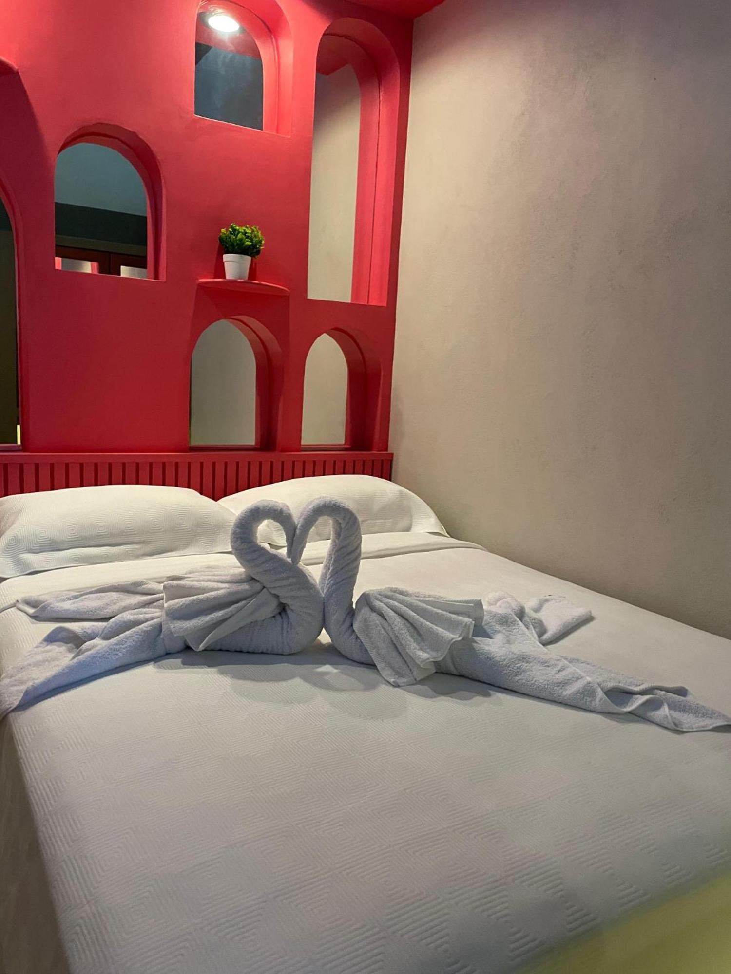 Hostal Poquito A Poquito Valladolid  Eksteriør billede