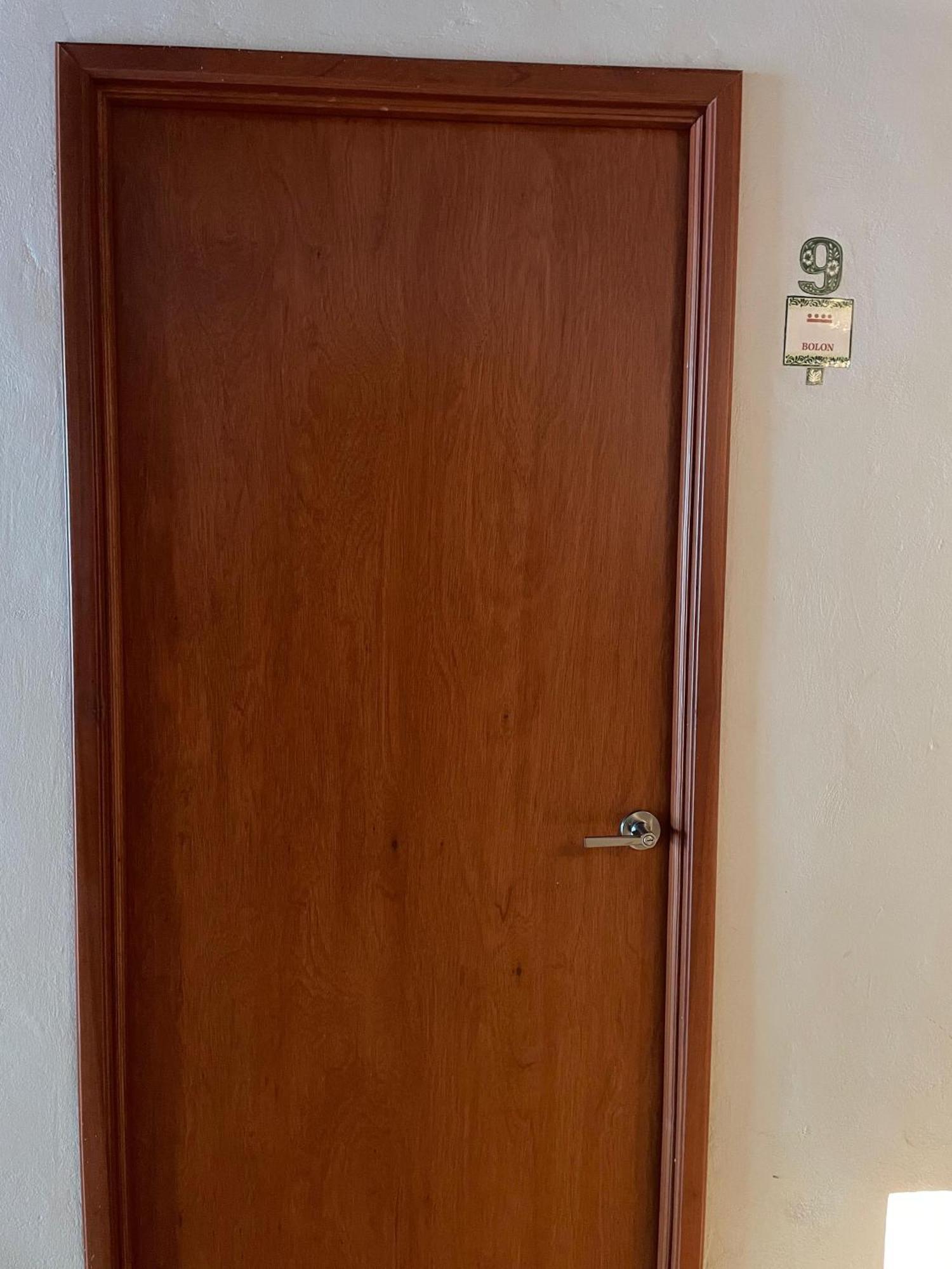 Hostal Poquito A Poquito Valladolid  Eksteriør billede