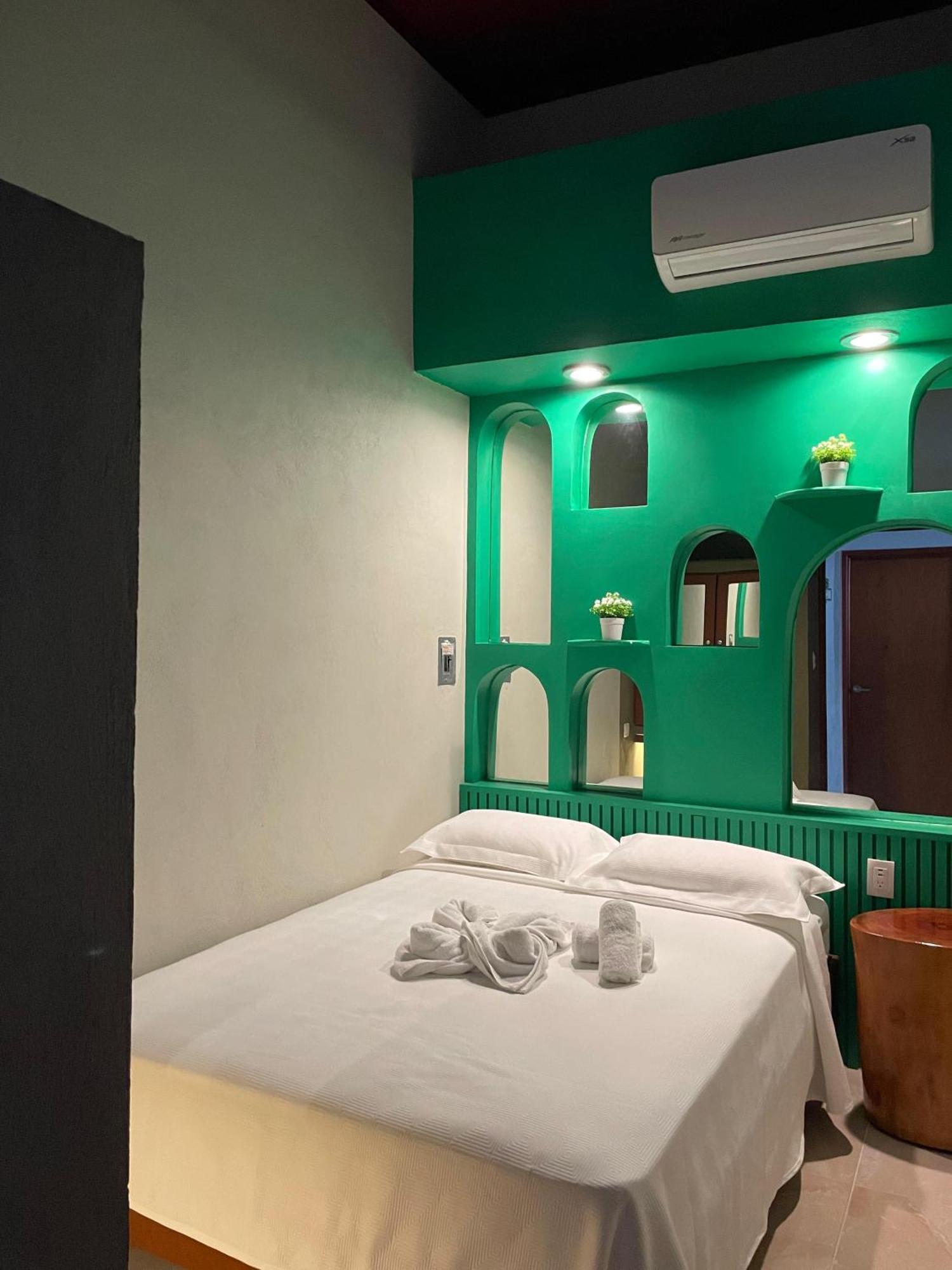 Hostal Poquito A Poquito Valladolid  Eksteriør billede