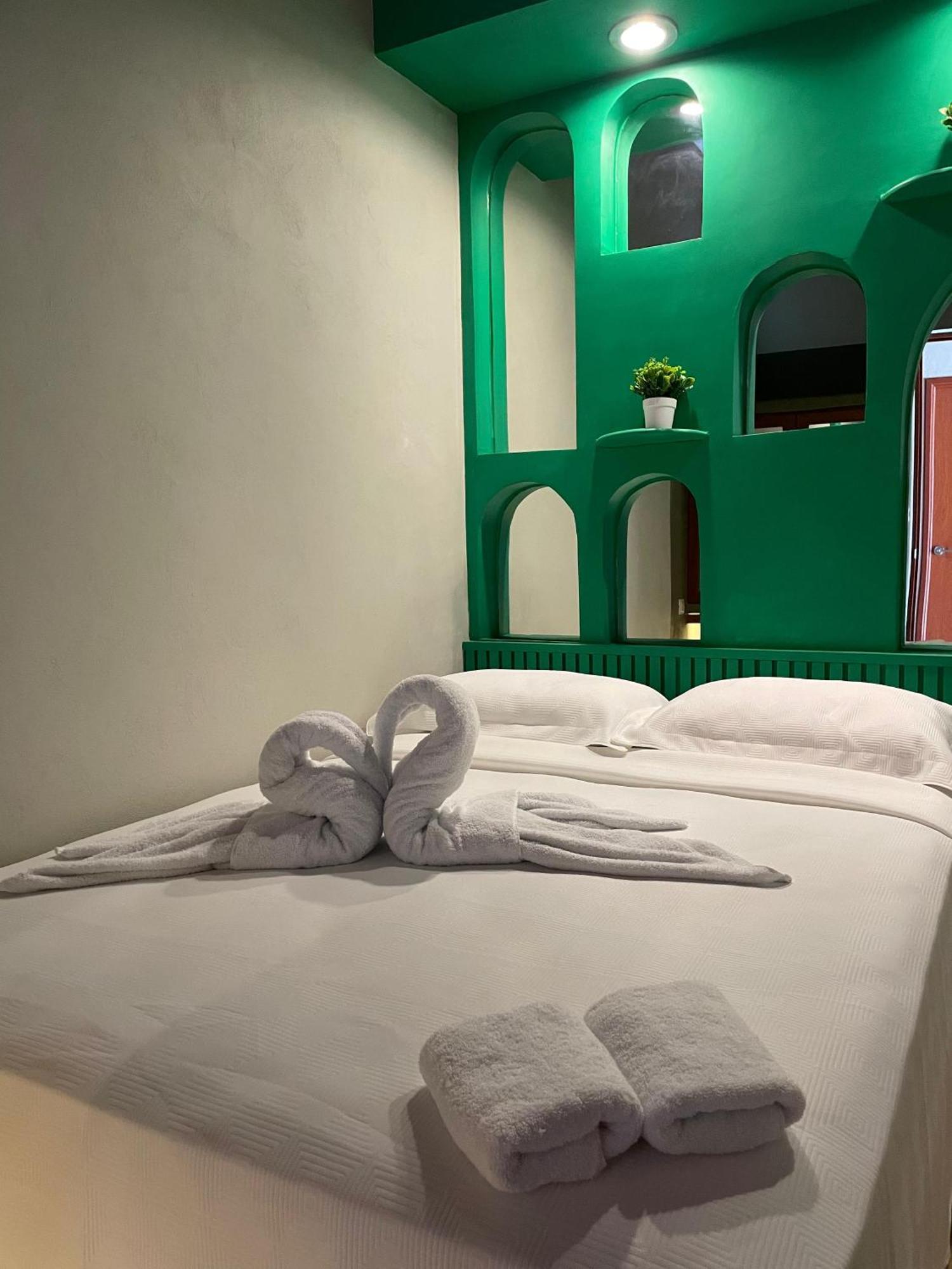 Hostal Poquito A Poquito Valladolid  Eksteriør billede