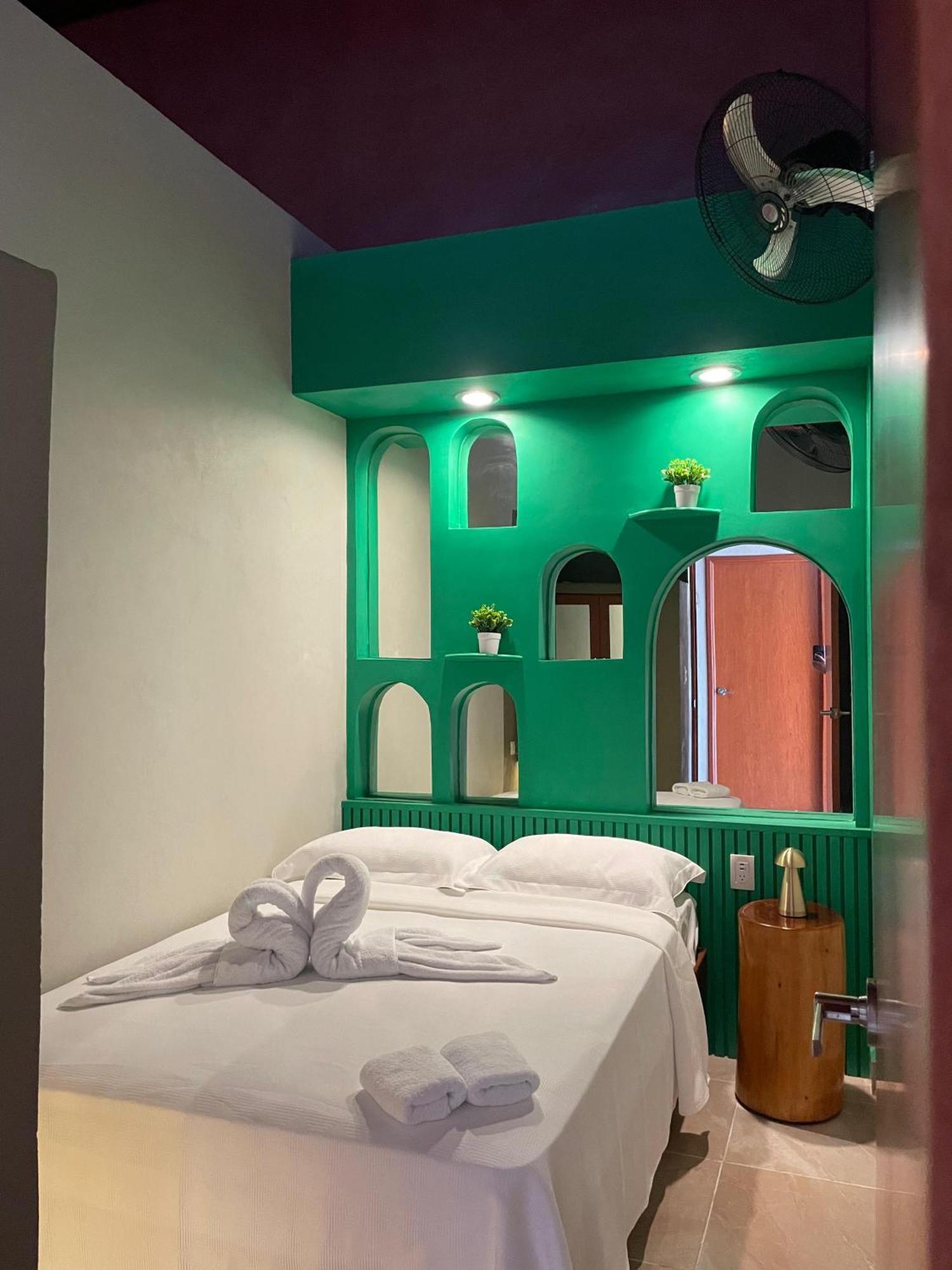 Hostal Poquito A Poquito Valladolid  Eksteriør billede