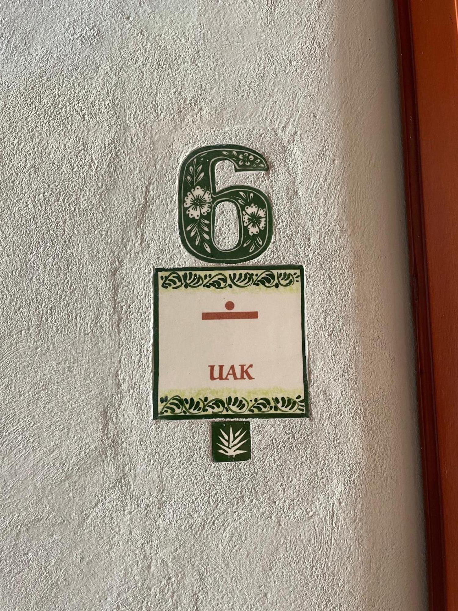 Hostal Poquito A Poquito Valladolid  Eksteriør billede