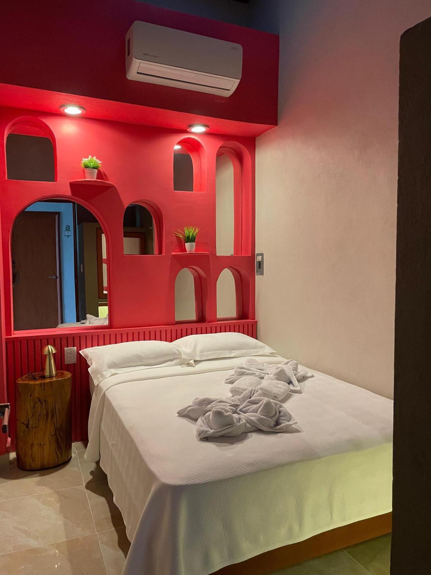 Hostal Poquito A Poquito Valladolid  Eksteriør billede