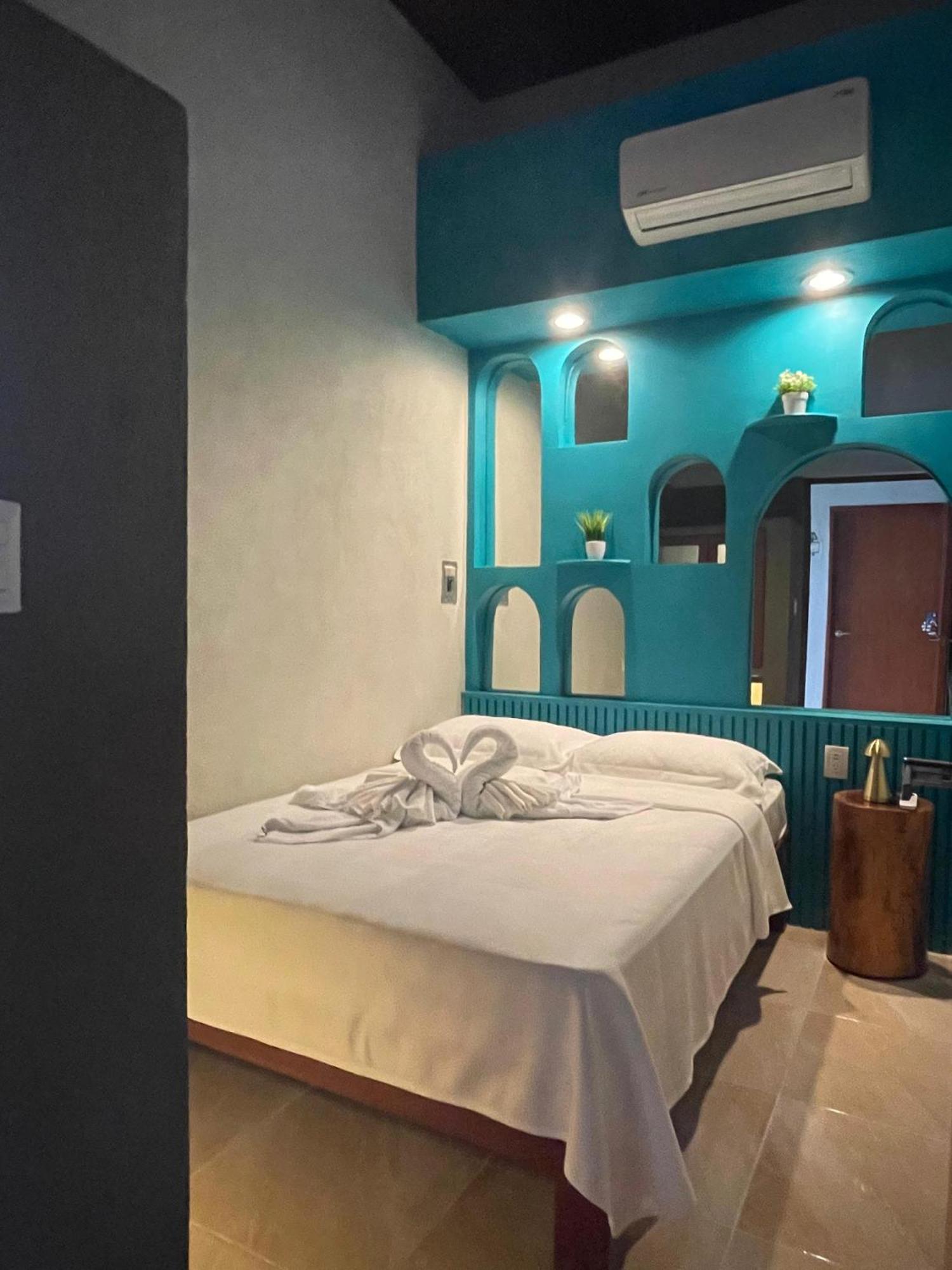 Hostal Poquito A Poquito Valladolid  Eksteriør billede