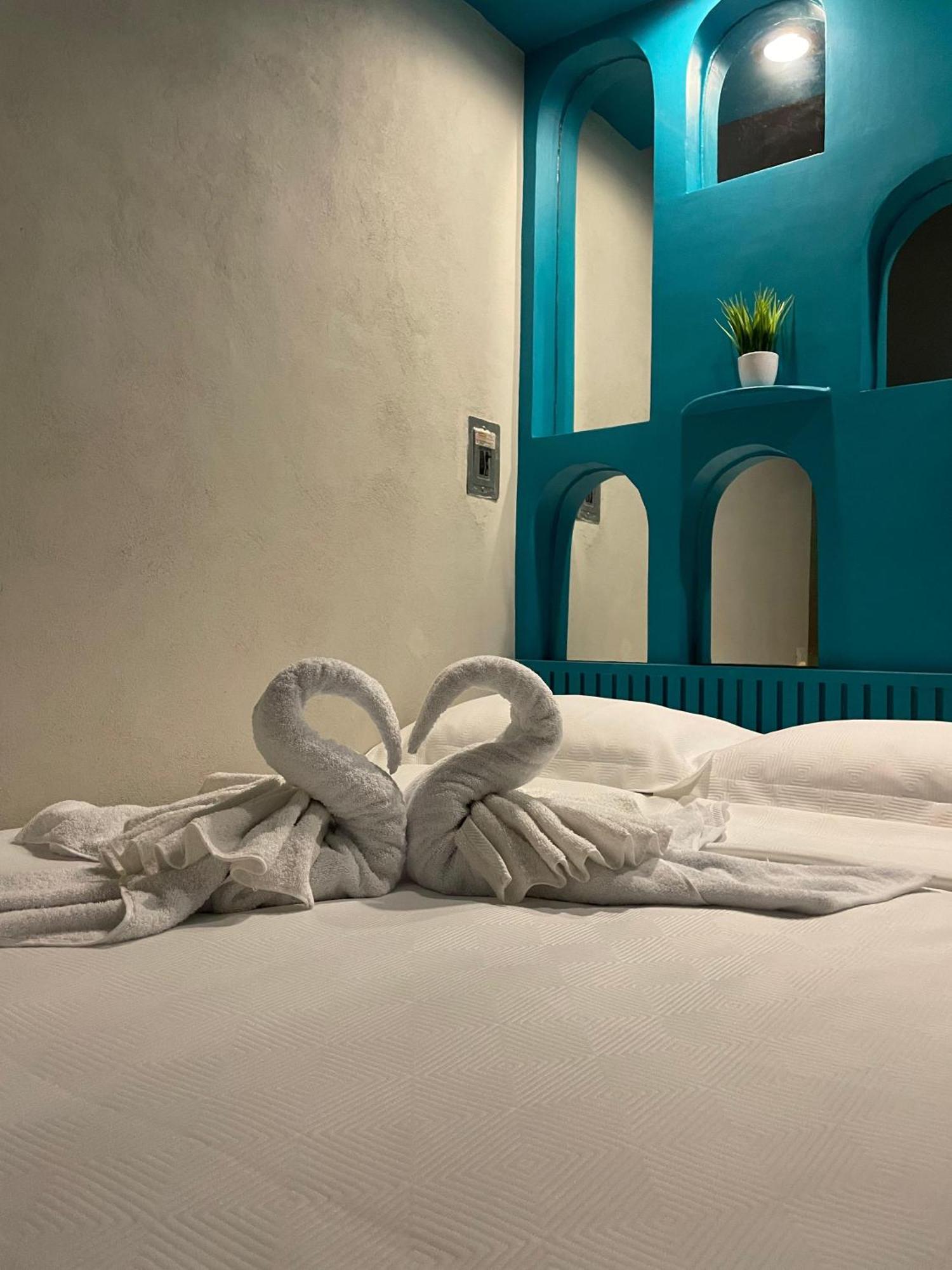 Hostal Poquito A Poquito Valladolid  Eksteriør billede