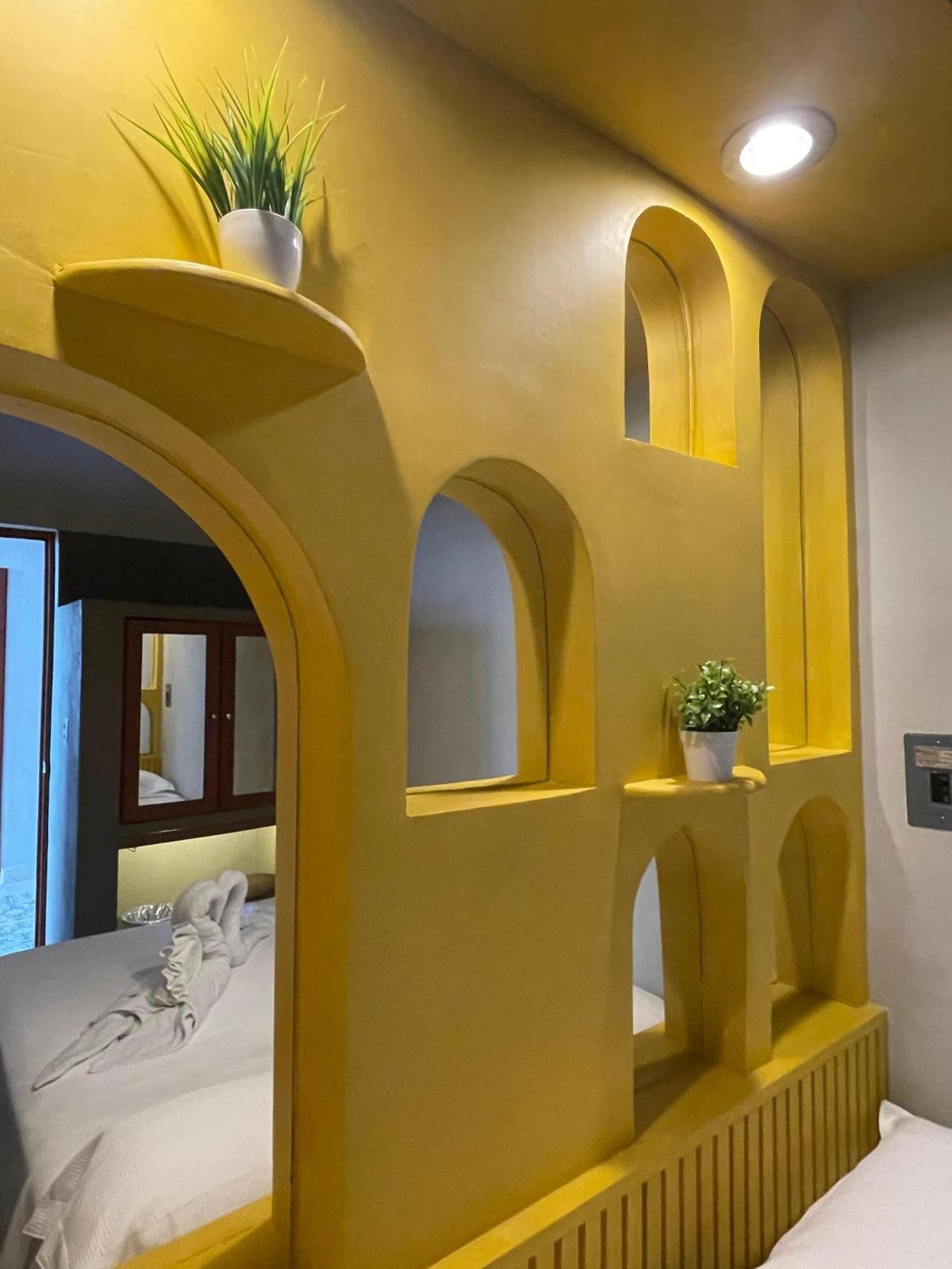 Hostal Poquito A Poquito Valladolid  Eksteriør billede