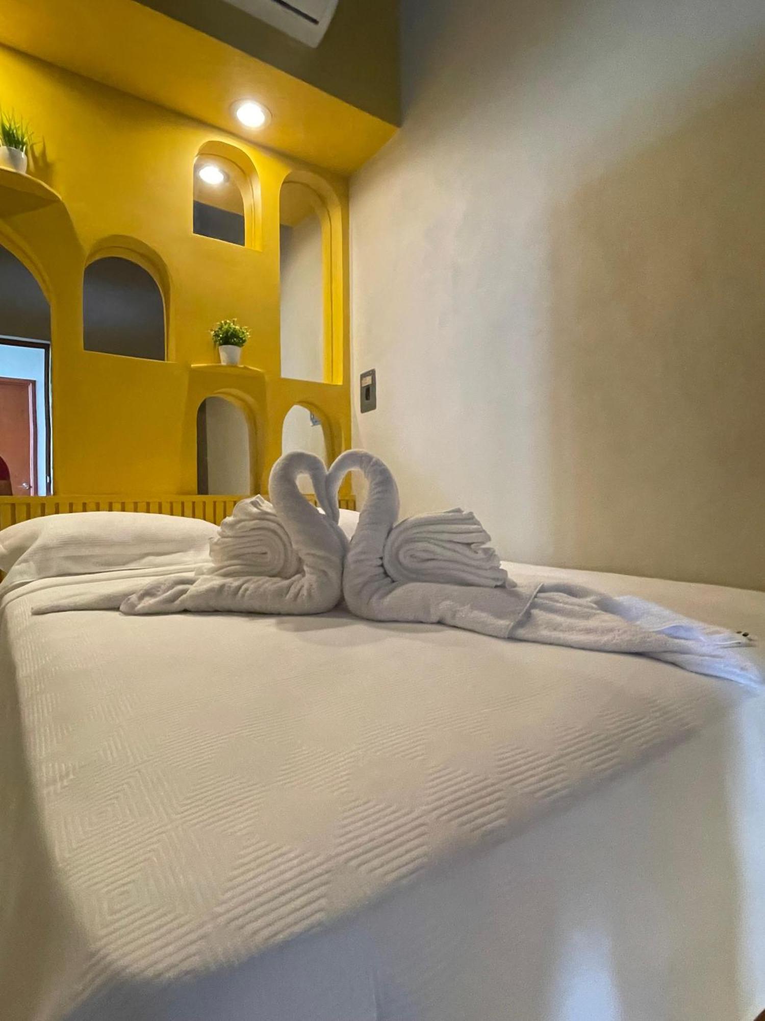 Hostal Poquito A Poquito Valladolid  Eksteriør billede