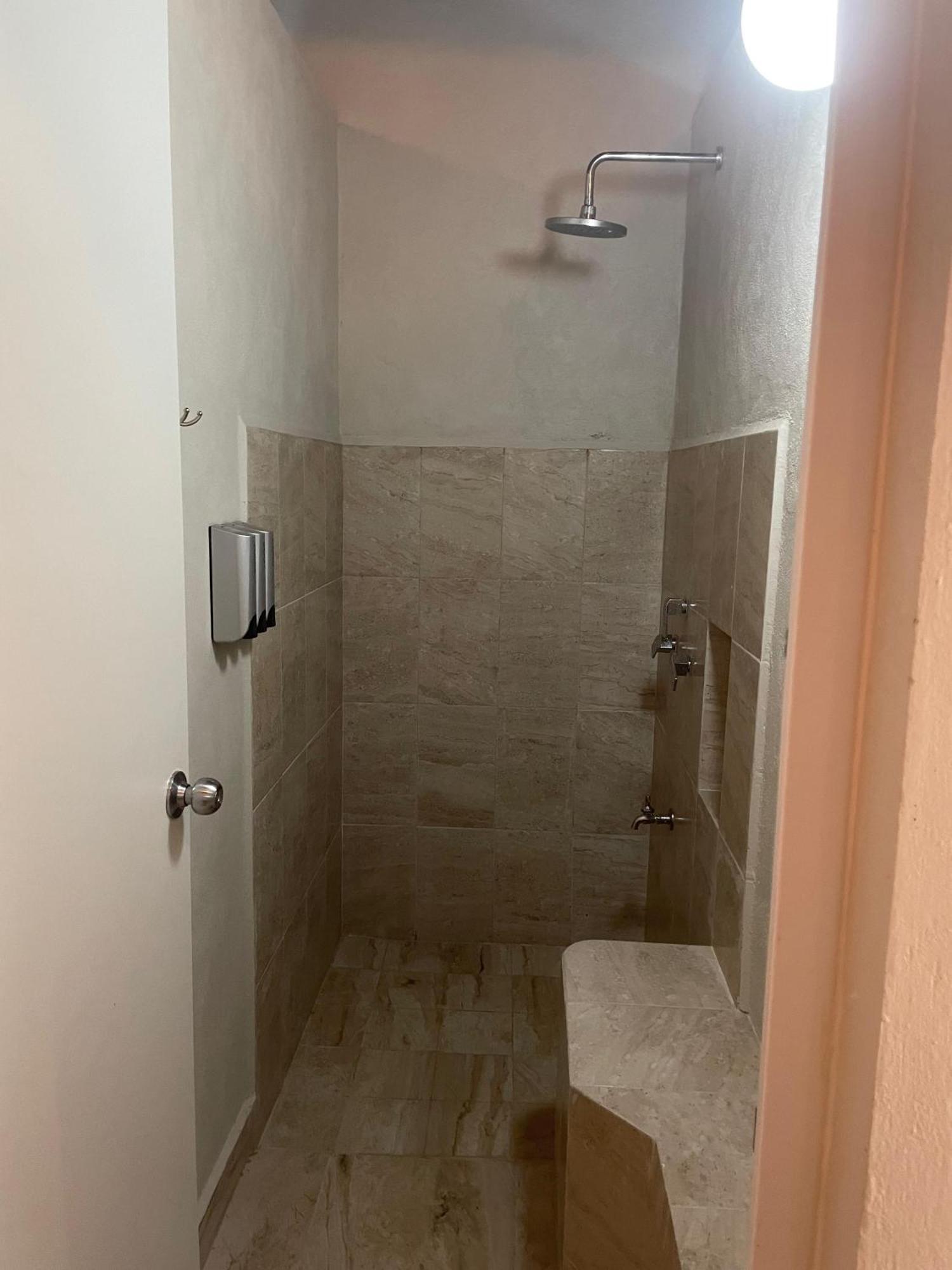 Hostal Poquito A Poquito Valladolid  Eksteriør billede
