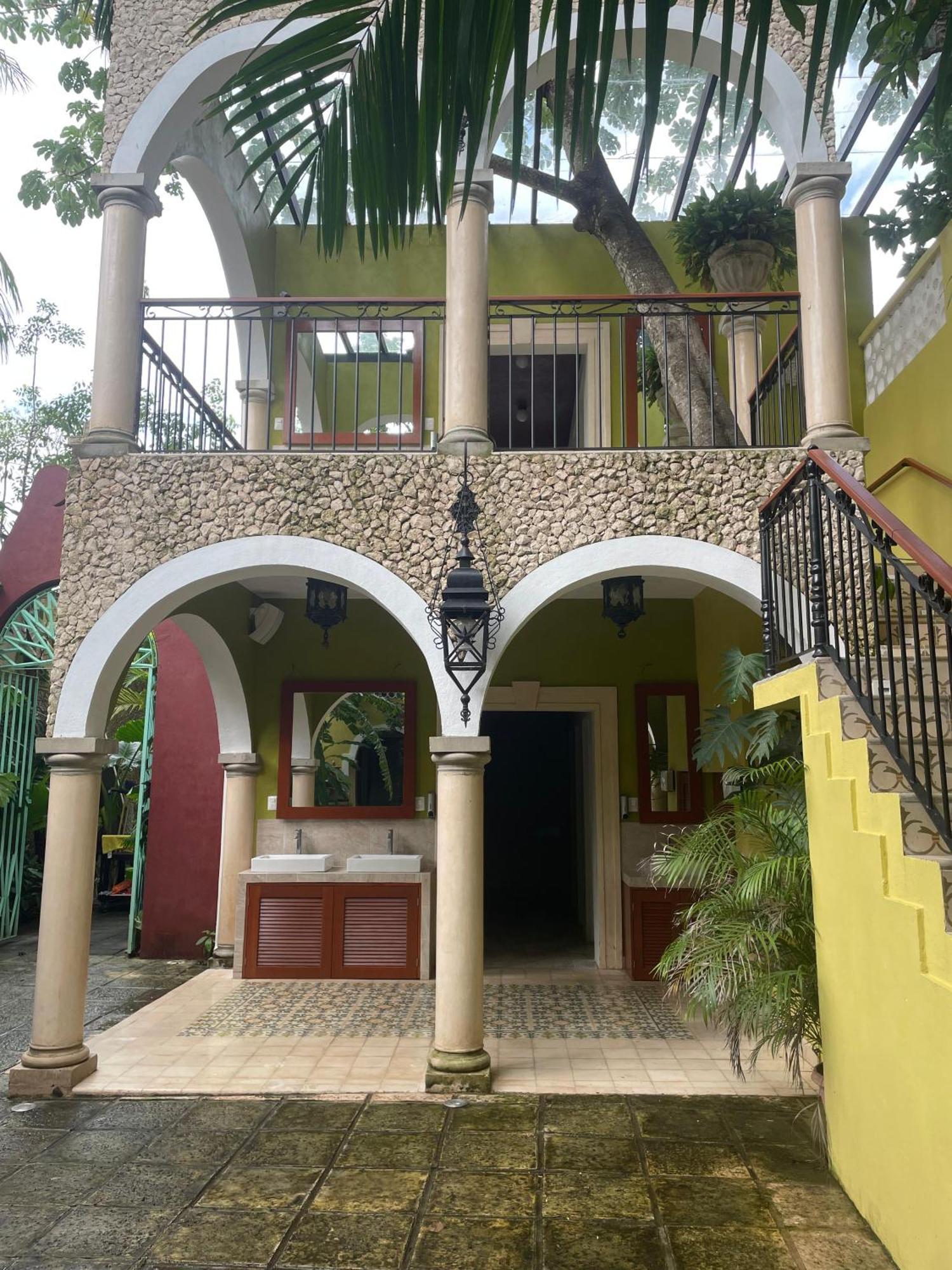 Hostal Poquito A Poquito Valladolid  Eksteriør billede